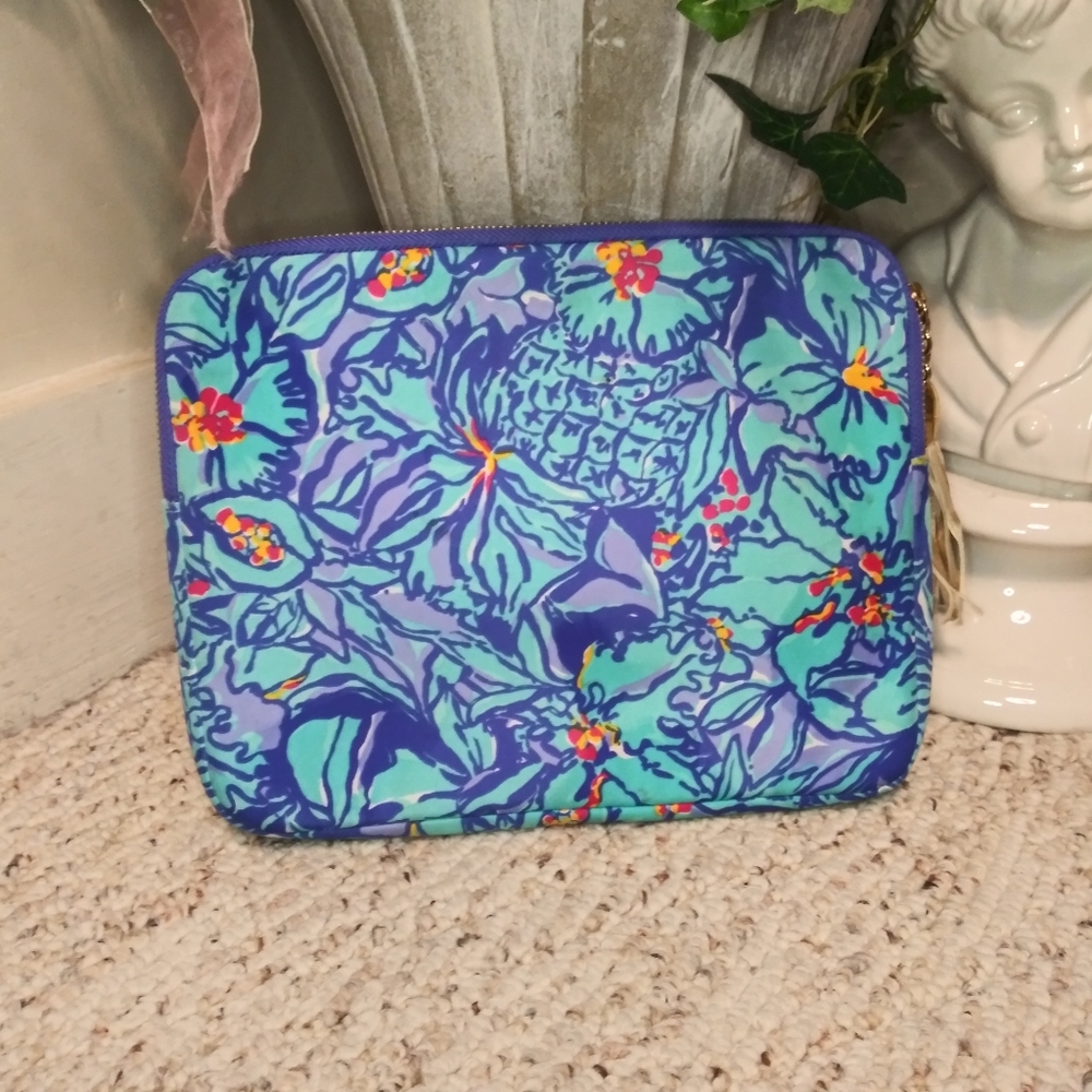 Lily Pulitzer Blue Pineapple & Floral Print Tech Pouch - Picture 9 of 9